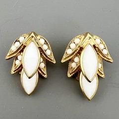 Vintage Hollycraft Earrings Milk Glass Bezel Set Gold Tone Clip Ons Signed