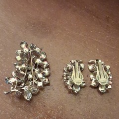 Sarah Coventry Signed Floral Brooch & Clip-On Earrings Set Silver Tone Pink
