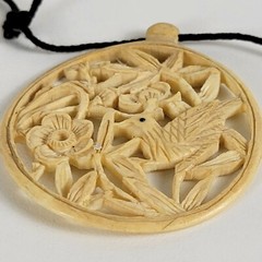 Vtg. Art Deco Carved Hummingbird Flower Pendant Necklace 29 In Cream Celluloid