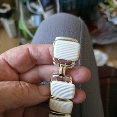 Lisner Thermoset Bracelet Textured White Gold Panel Vintage Collectible 7″ #195