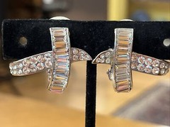 Glamorous Designer Jarin Pave’ Faceted Crystal Rhinestone Clip Earrings Sparky