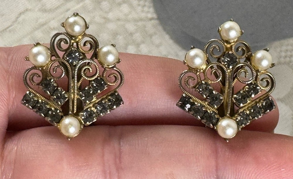 Vtg Filigree Simulated Pearl Smoky Gray Crystal Rhinestone Earrings Wedding