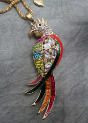 Betsey Johnson Necklace Cockatoo Parrot 3.5 in Pendant Pink Blue Crystal 136c