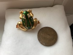 Avon Green Eyed Frog Gold Tone Lapel Pin/Tie Tax