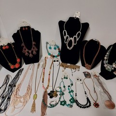 21 Pc VINTAGE Jewelry Lot 14 Necklace And Earring Sets & 6 Single Necklaces