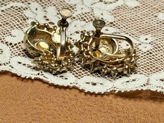 VTG 1940’s Crown Trifari Swirl Clip On Earrings In Gold Plate with Rhinestones