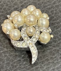 “Signed Jomaz Pearl Rhinestone Fur Or Sweater Guard Clip Vintage Hollywood Glam”