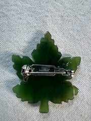 Vintage Carved Green Nephrite Jade Stone Canadian Maple Leaf Brooch Pin