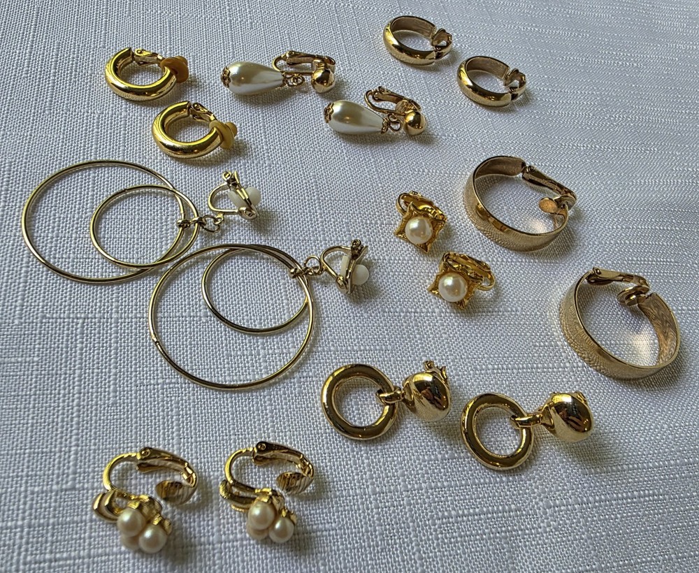 Vintage Collection Of 8 Gold-Tone Clip-On Earrings Excellent Condition
