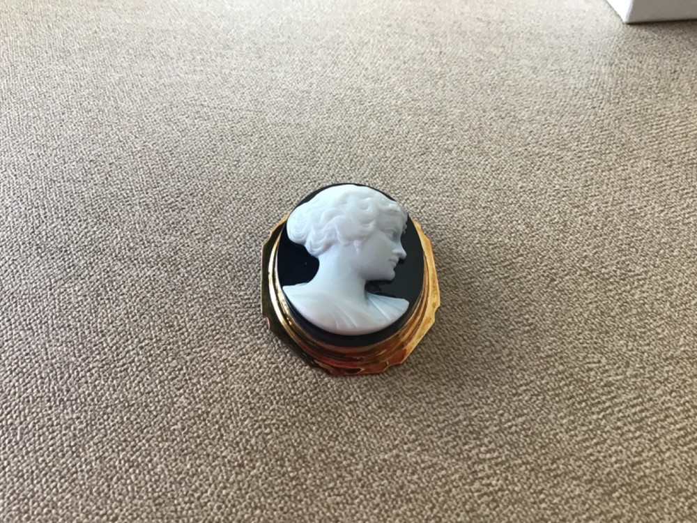 Vintage 14 K yellow gold cameo brooch lapis and ivory