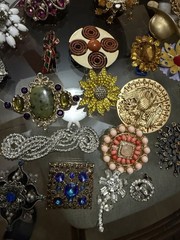 Vintage Jewelry Lot Estate Brooches/Pins 68 Pcs – Beautiful. Floral, Holiday Etc