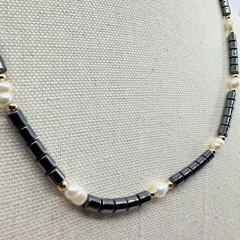 Necklace Vintage Metallic Black Cylinder Bead Faux Pearl Gold Tone Minimalist
