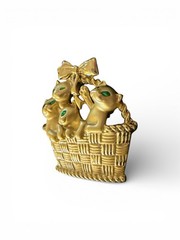 Four Green-Eyed Kitty Cat Kittens in Basket Pin Brooch Gold Tone Metal AJC