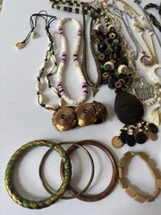 Vintage – Modern Wooden Boho Natural Jewelry Lot Puka Ocean Brown 35+ MoP