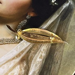 Vintage Damascene Leaf Brooch – Faux Pearls – Rhinestones – Gold Tone – 2.25”