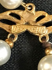 1950s-60s DEAUVILLE Faux Pearl Blue Accent Gold Tone Metal Beaded Necklace w/Tag