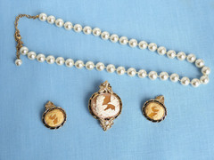 Vtg Cameo Necklace Set Hand Knotted Pearls Clip On Earrings Enhancers Gold Tone