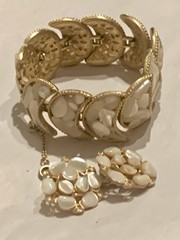Unique 1960s Vintage Capri Resort Wear Set – Bracelet / Earrings