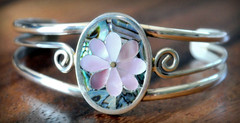 Vtg Abalone Flower Inlay Alpaca Silver Tone Cuff Bracelet Pink MOP Mosiac Nickel