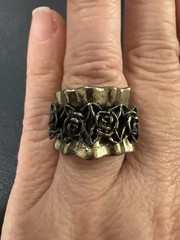 Women’s Ruffled Rose Ring Vintage Gold Tone Plated Metal Sz 8.0