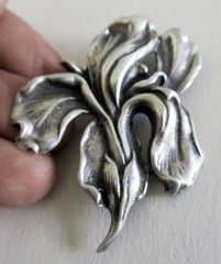 VINTAGE 3D STERLING IRIS FLOWER BROOCH, 2 INCHES, 10 GRAMS