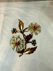 Joan Rivers Floral Enamel White Daisy Gold Tone Stem Blue Cabochon Brooch Pin