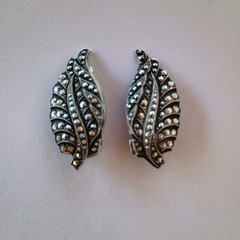 Vtg Leaf Bracelet & Earrings Set W. Germany Silver Tone Lightweight Paved Look