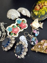 vintage jewelry lot of 29 in vintage box