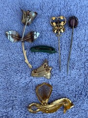 Estate Find Costume Jewelry Lot-Necklaces-Brooches-Bangles -17 Pieces