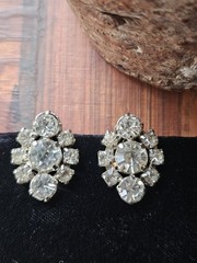 Vtg Estate Clip On Eearings Silver Tone Clear Rhinestone Prong Set Cluster .75″