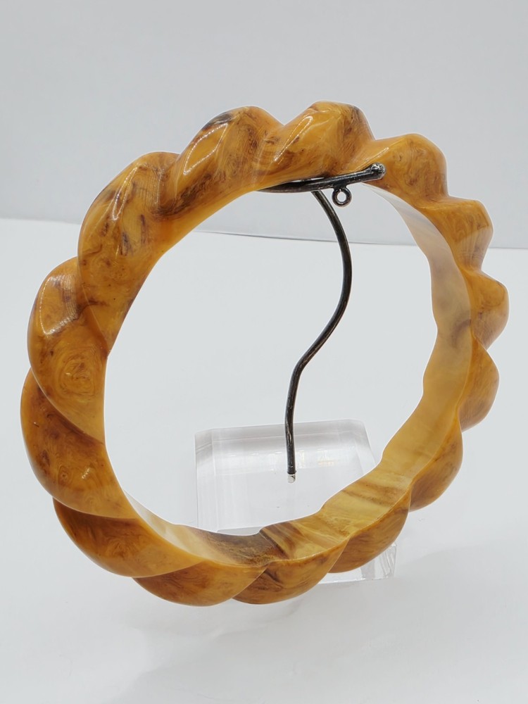 Butterscotch Bakelite Bangle Bracelet Vintage Carved Marbled Chunky Tested 7.5″