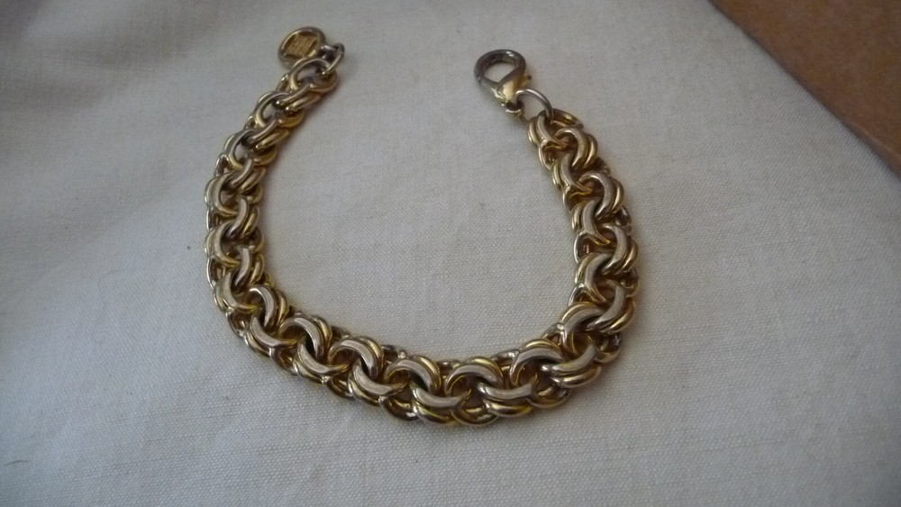 A#1110X vtg Costume BRACELET GOLD TONE CHARM BRACELET ( no charms ) 6 1/2″ L GG