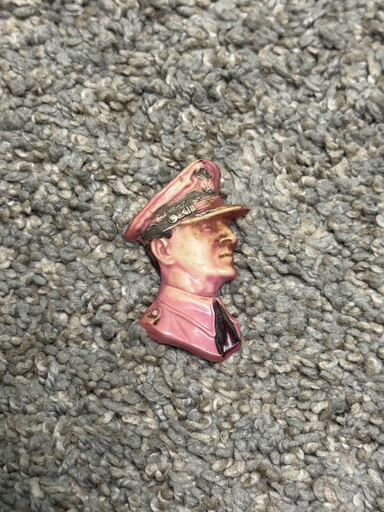 Vintage US ARMY General MacARTHUR Figural Silhouette Pin Brooch- Used!!!