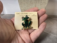 Vintage Bobblehead Frog Brooch Two Sister MEDICI