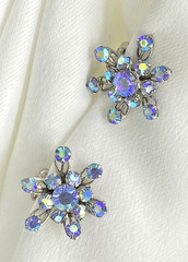 Vtg. Blue Aurora Borealis AB Rhinestone Clip-On Earrings Starburst / Snowflake