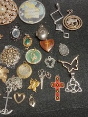 Costume Jewlery Necklace Pendant Lot