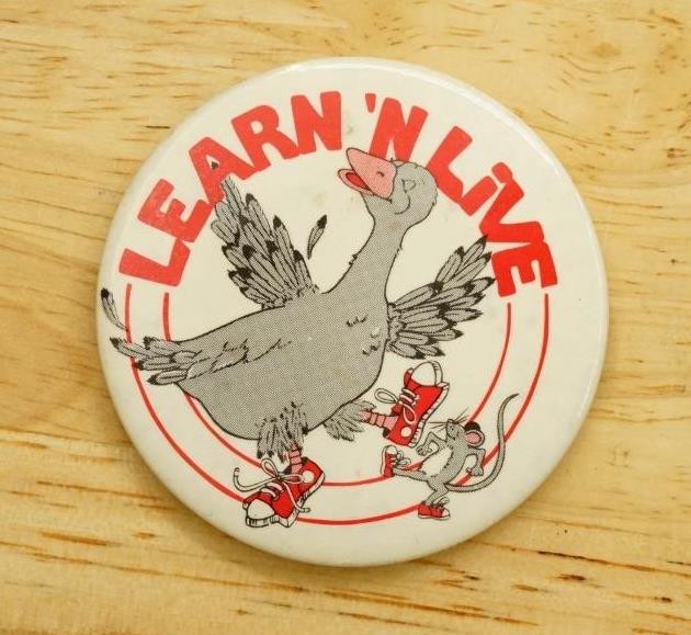 Pinback Button Learn N Live Duck Mouse Red Sneakers Calvert School Baltimore MD