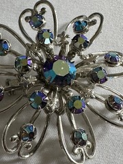 Vintage Stunning Aurora Crystal Glass flower Brooch Silver Tone B20