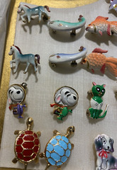 Vintage Hand painted Scatter Pins -cats-retro birds- snoopy-kissing fish