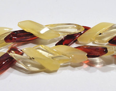 Unique Red and Opaque and Clear Lucite Chip Beaded Hand Strung Vintage Necklace