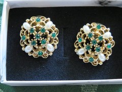 Vintage Simulated Emerald & Pearl Pierced Earrings