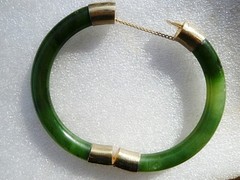 Vintage Green Faux Jade Stone Hinged Bracelet Bangle & Hoop Earrings