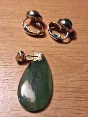 Vintage AVON Faux Costume Jewelry Jade Clip Earrings & Pendant Set Original Box