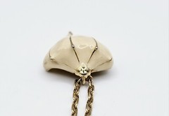 Vintage Direction One Gold Tone Cream Enamel Seashell Pendant Necklace 16″