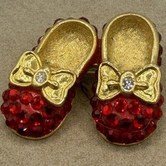 Vtg Suzanne Bjontegard Ruby Red Rhinestone Slippers/Shoes Brooch 1.1/8″ Dorothy