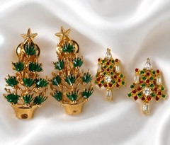 Vintage Gold Tone Or Gold Plated MCM Christmas Tree CLIP ON Rhinestone & Enamel