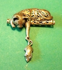 Vintage Jezlaine Sterling Silver Cat Playing with Mouse Brooch (179 – 2679)