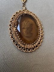 Vintage Warner Intaglio Light Brown Glass Cameo Pendant & Gold Tone 23” Necklace