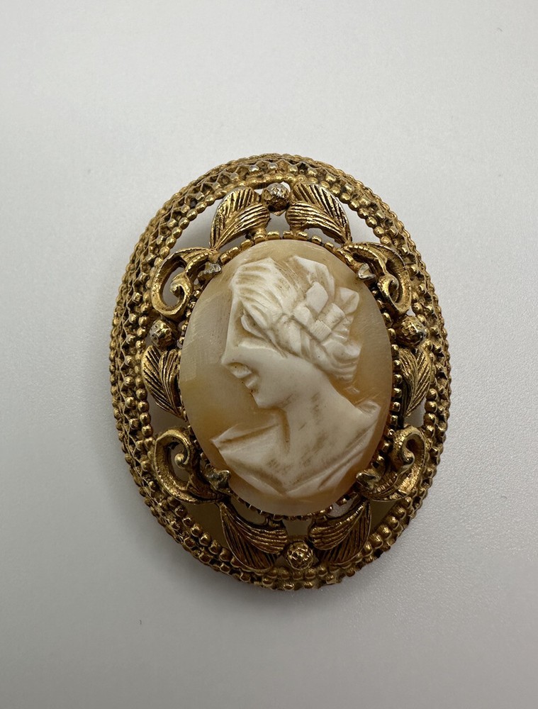 Vintage Ornate Style Gold FLORENZA CAMEO Brooch 4.5cm BB7