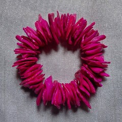 Vintage 1980s Hot Pink Dyed Shell Chunk Bracelet Stretchy Statement Retro Boho